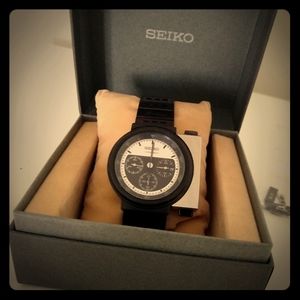 Rare SEIKO X GIUGIARO  "Ripley Aliens" Watch Black